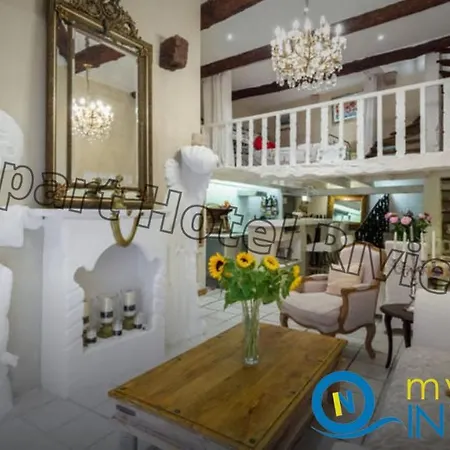Riviera: Charming 4-room Beachside In Old Town Apartment *