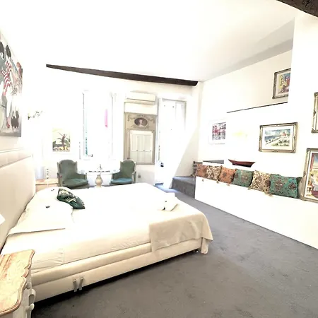 Riviera: Charming 4-room Beachside In Old Town Apartment Nice