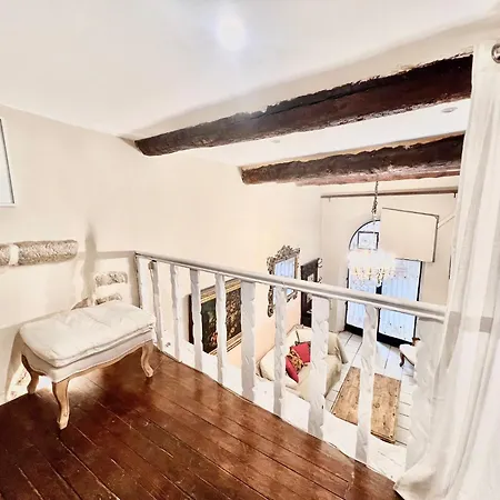 Riviera: Charming 4-room Beachside In Old Town *