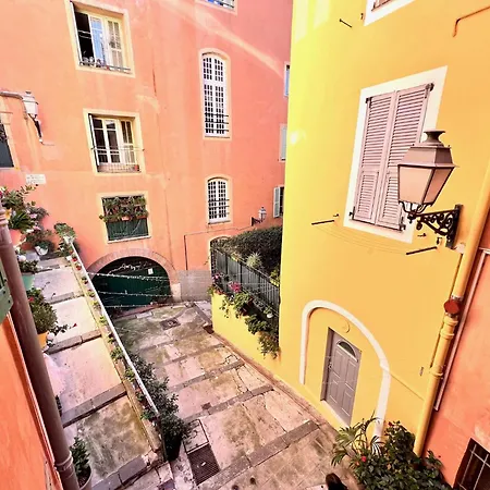 Riviera: Charming 4-room Beachside In Old Town Apartment *