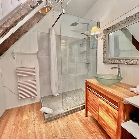 Apartment Riviera: Charming 4-room Beachside In Old Town Nice
