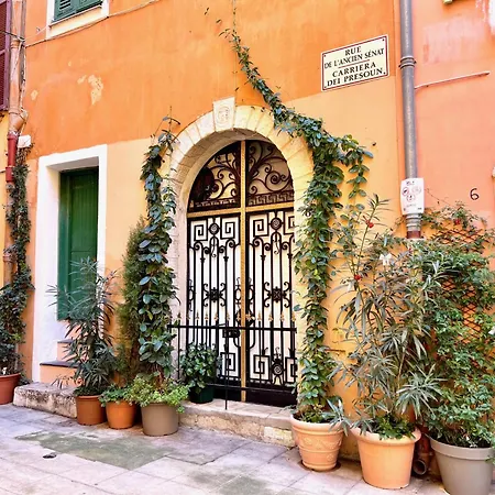 Riviera: Charming 4-room Beachside In Old Town Apartment