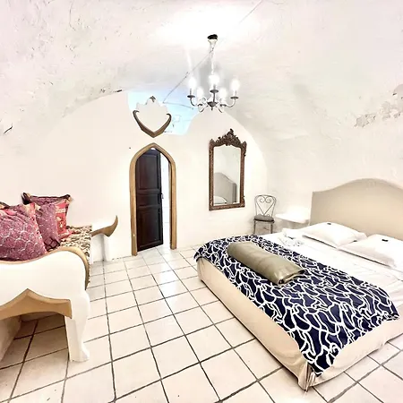 Riviera: Charming 4-room Beachside In Old Town